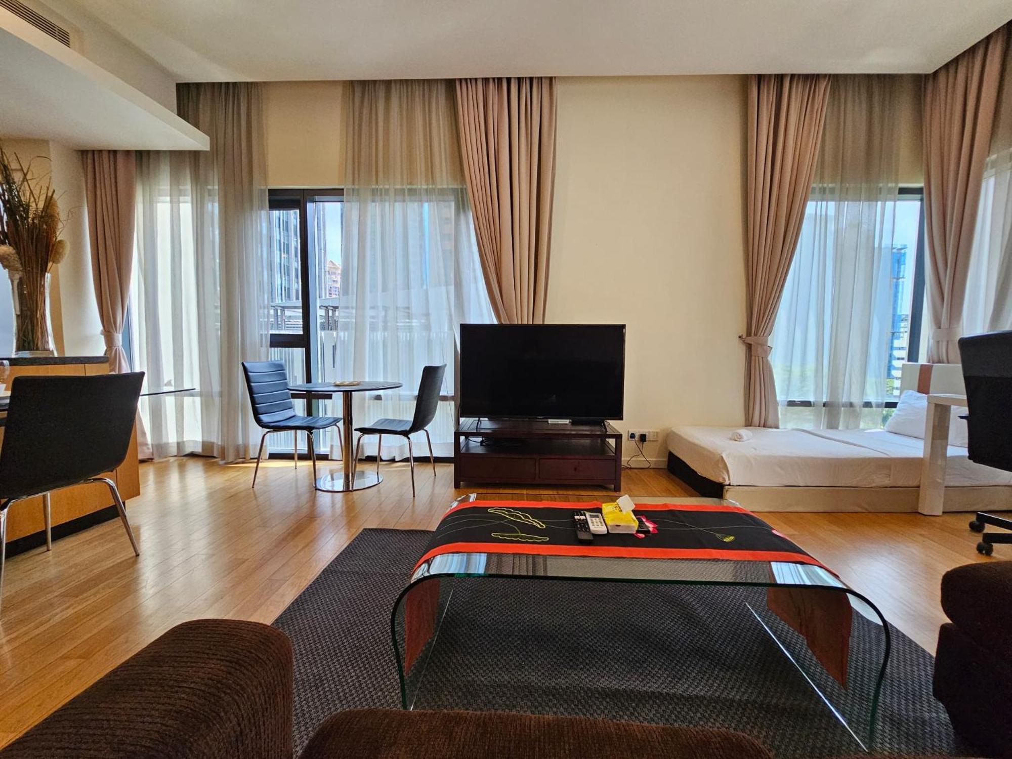 Urban Oasis At St Mary Klcc 1bed2bath Pangsapuri